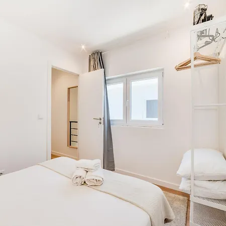 Campolide Duplex Apartman *