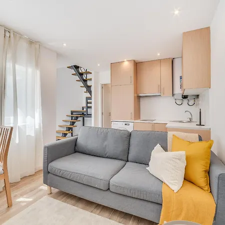 Campolide Duplex Apartment *