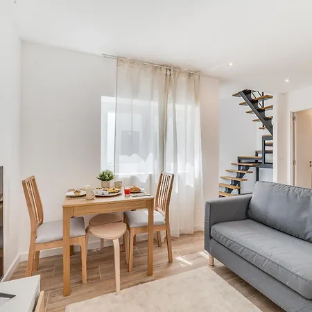 Campolide Duplex Apartment *
