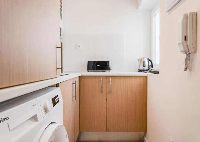 Campolide Duplex شقة