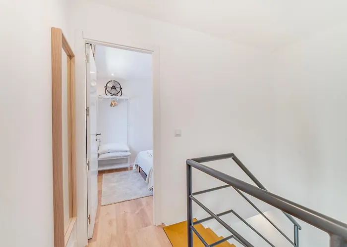 Campolide Duplex Apartment *