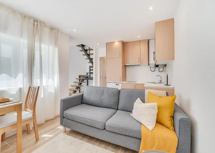 Campolide Duplex Apartment *