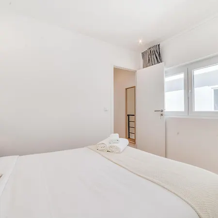 Campolide Duplex Appartement *